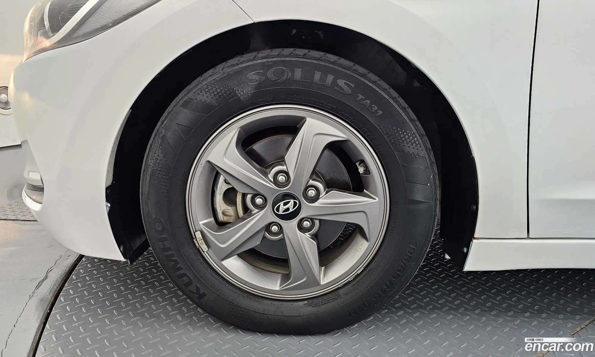 Hyundai Elantra AD 2016 — 15