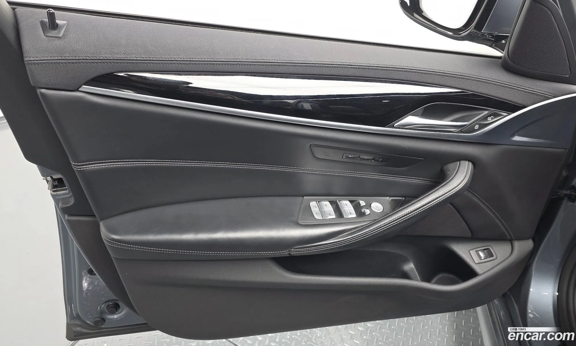 BMW 5 Series 2019 WBAJD3104KB317941 — 7