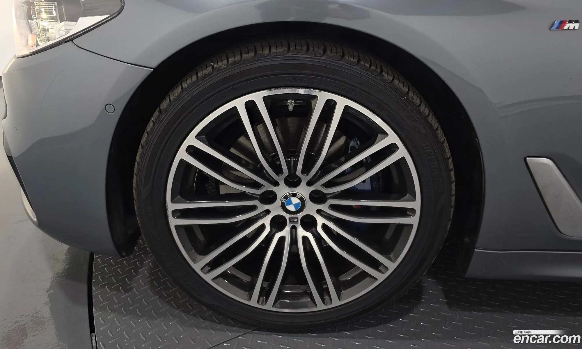BMW 5 Series 2019 WBAJD3104KB317941 — 8