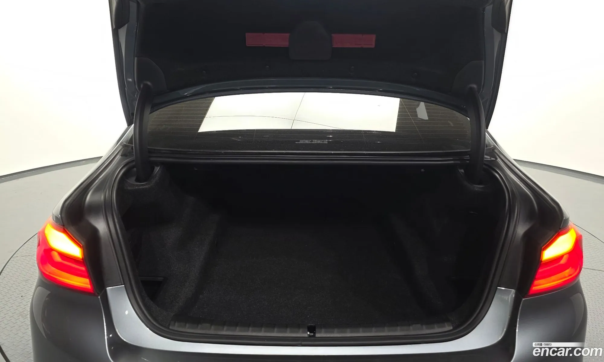BMW 5 Series 2019 WBAJD3104KB317941 — 16