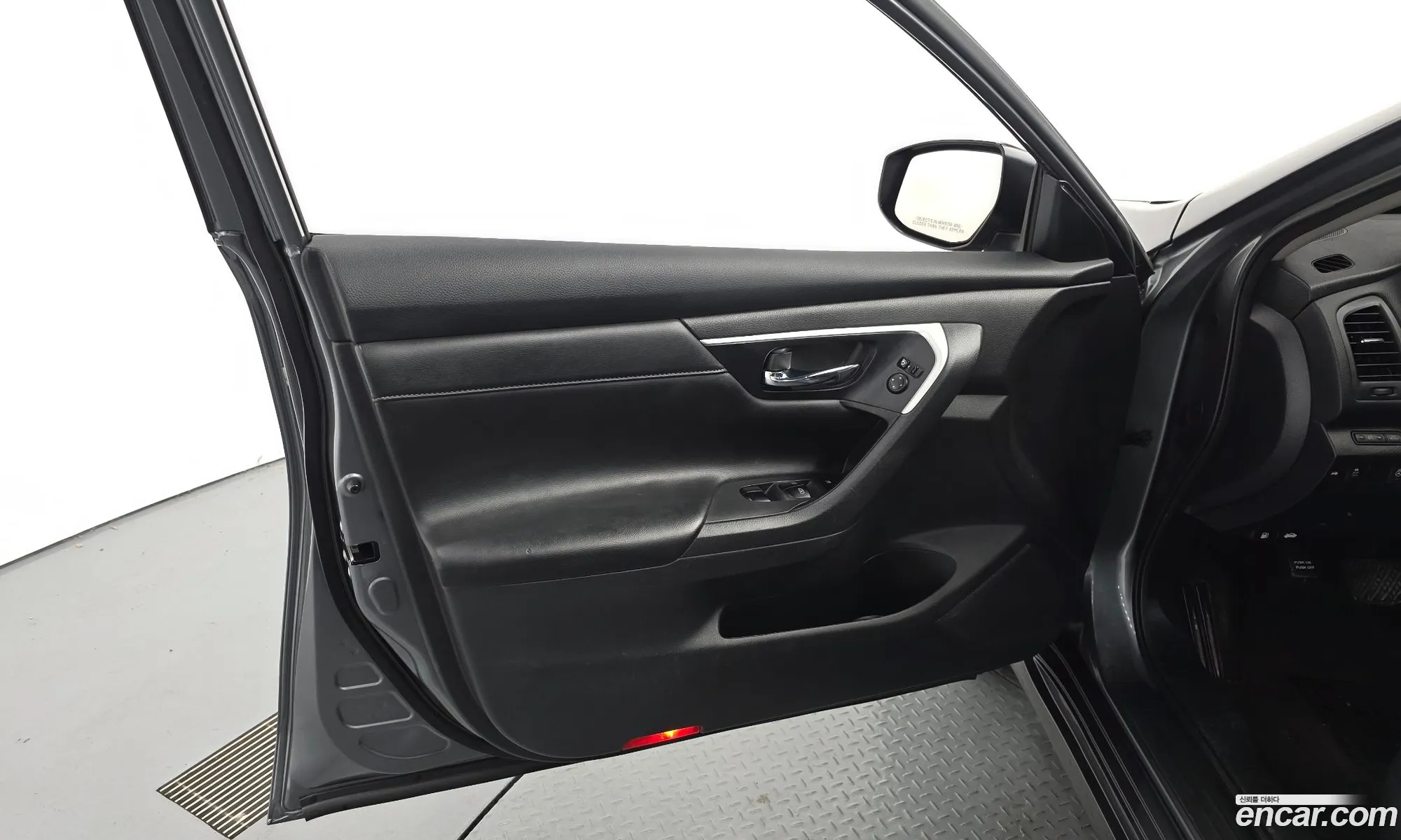 Nissan Altima 2018 — 35