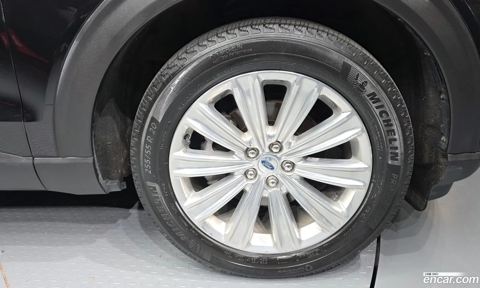 Ford Explorer 6th Gen 2021 — 21