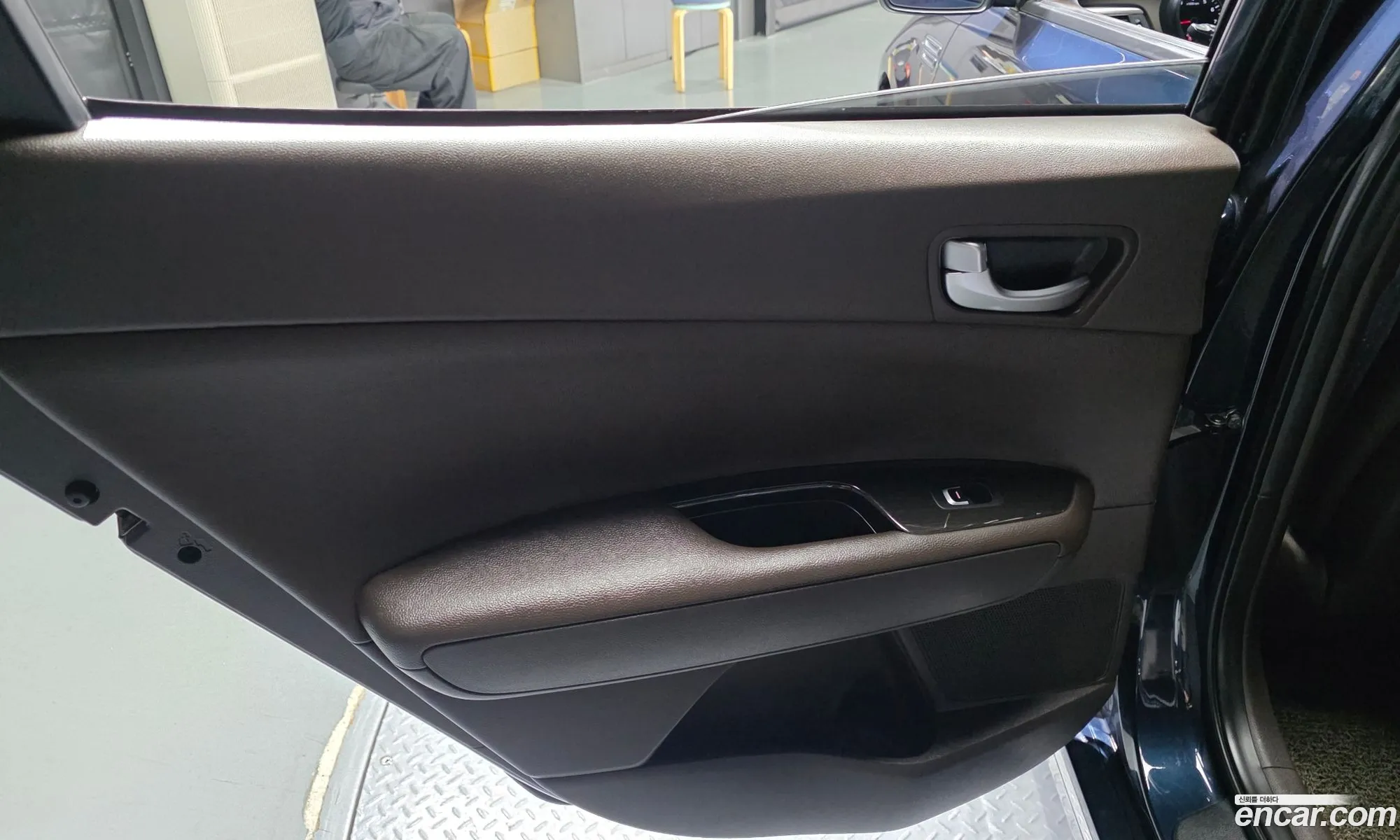 Kia K5 2018 KNAGU411BKA272412 — 17