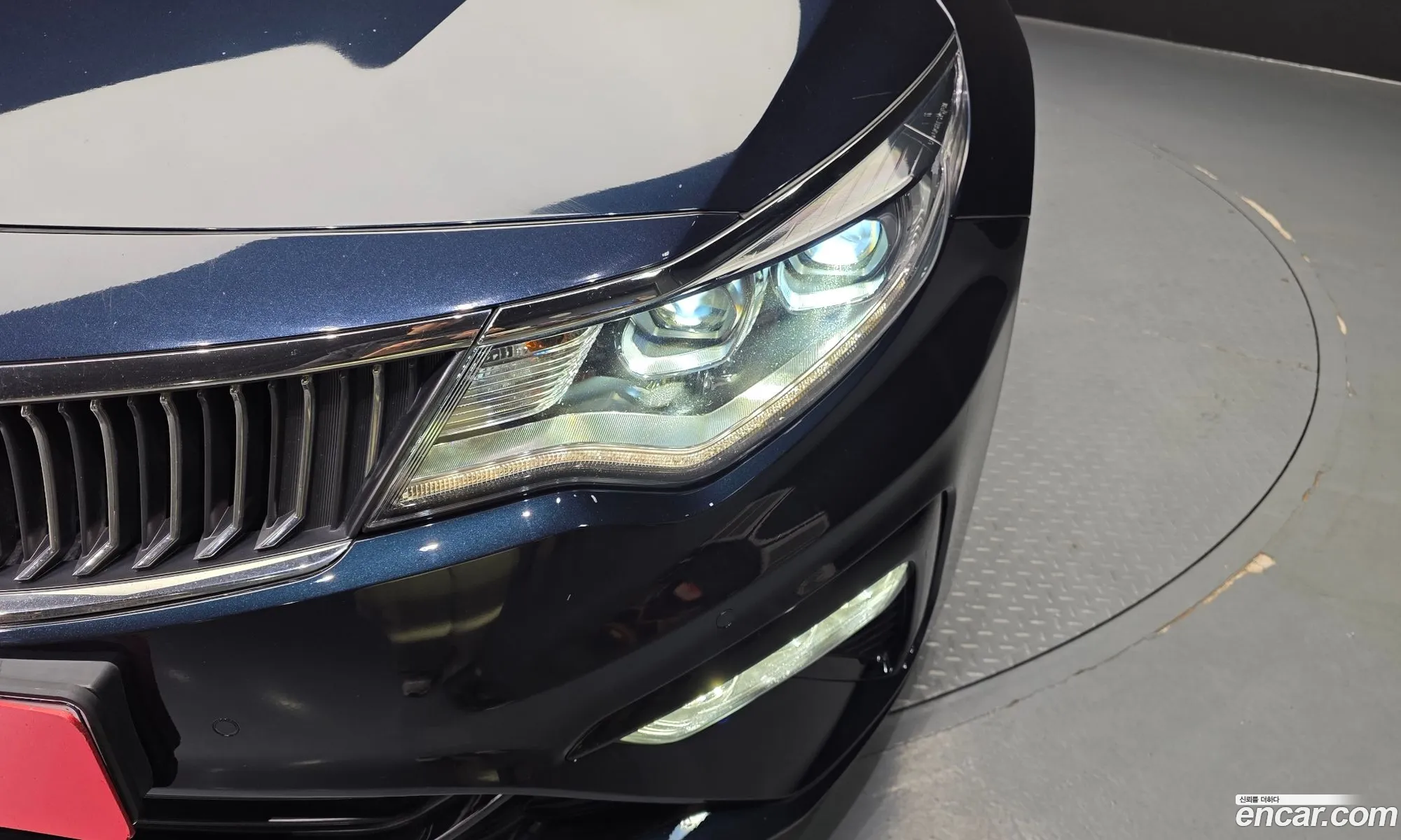 Kia K5 2018 KNAGU411BKA272412 — 4