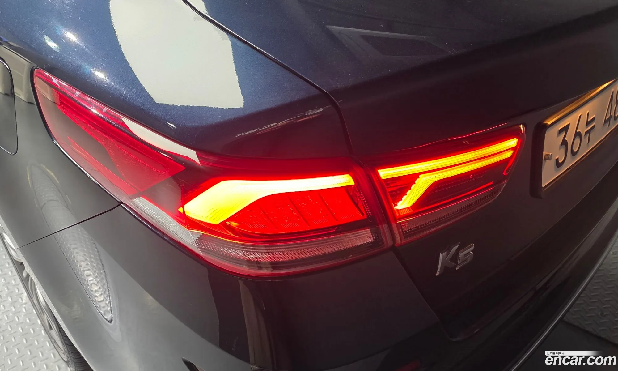 Kia K5 2018 KNAGU411BKA272412 — 10
