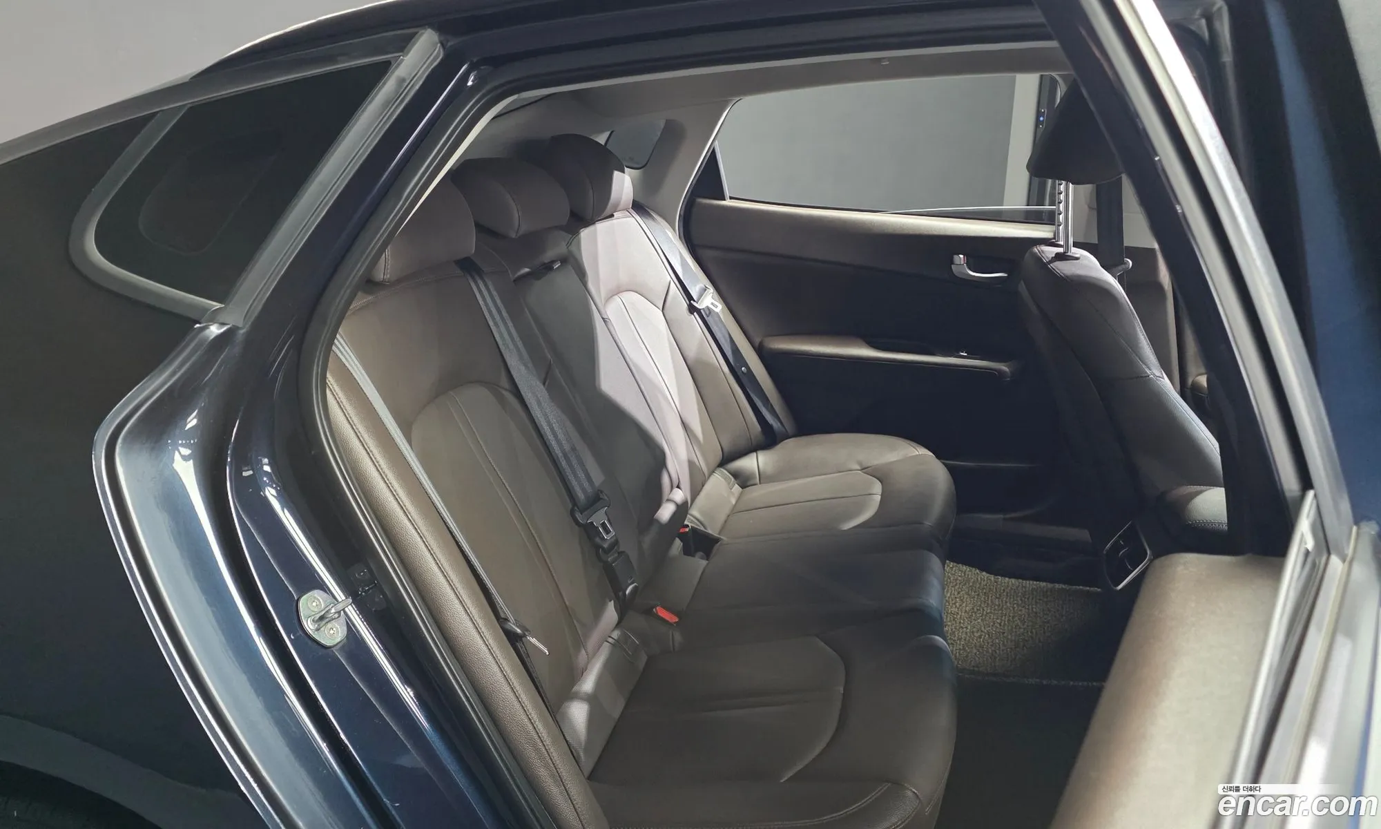 Kia K5 2018 KNAGU411BKA272412 — 20