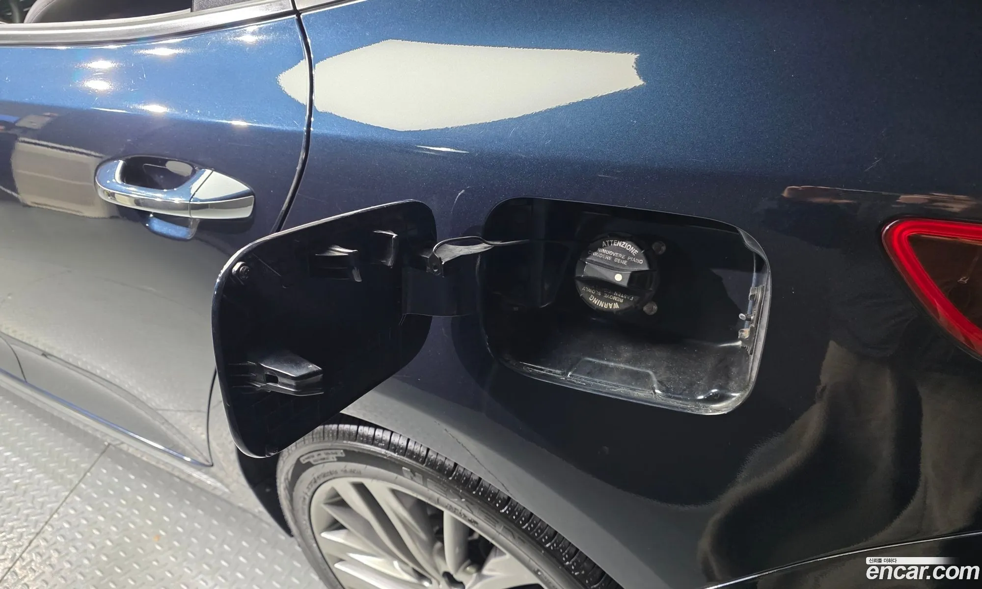Kia K5 2018 KNAGU411BKA272412 — 5