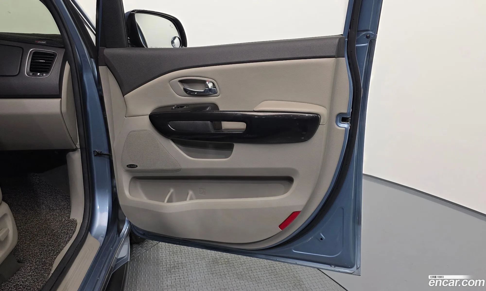 Kia Carnival 2015 — 5