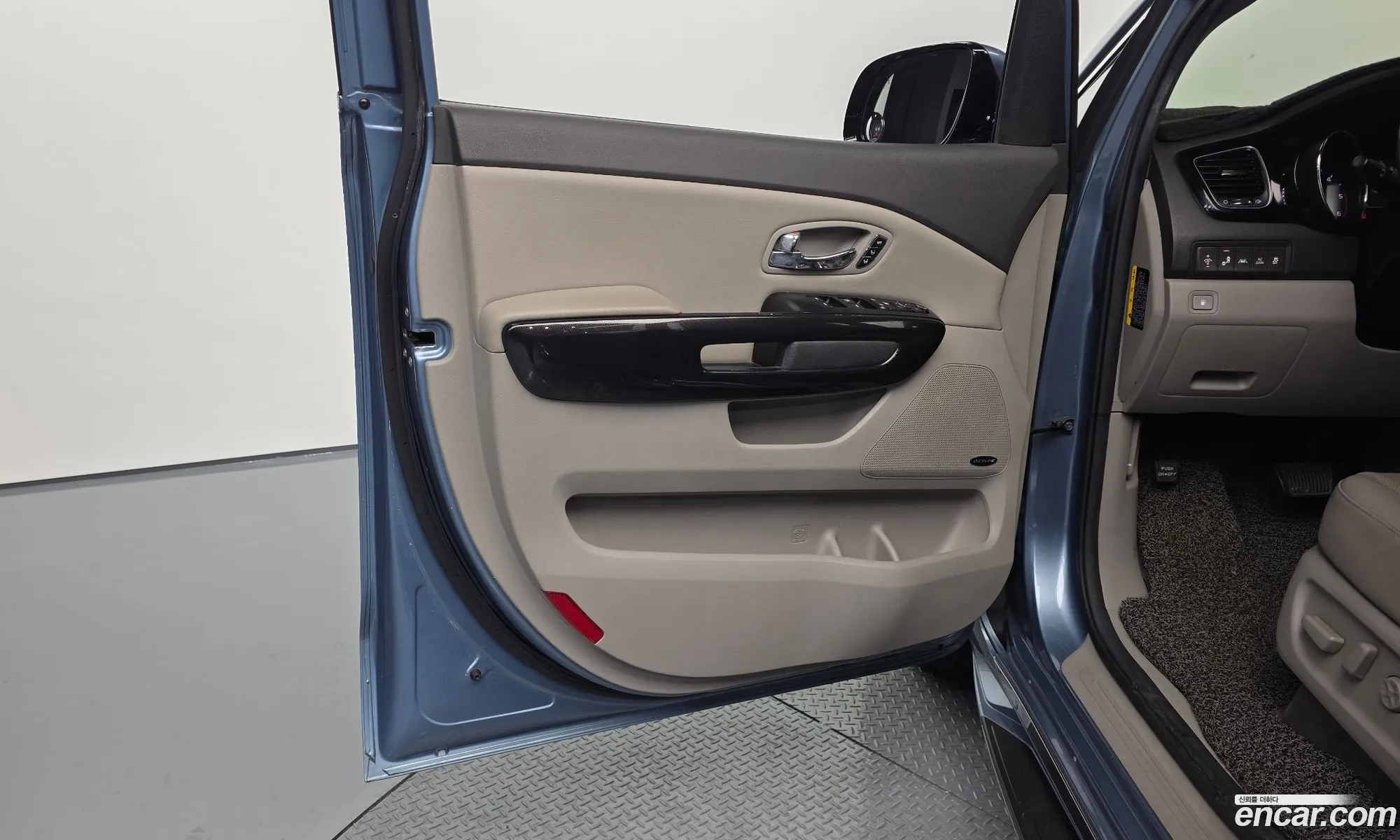 Kia Carnival 2015 — 27
