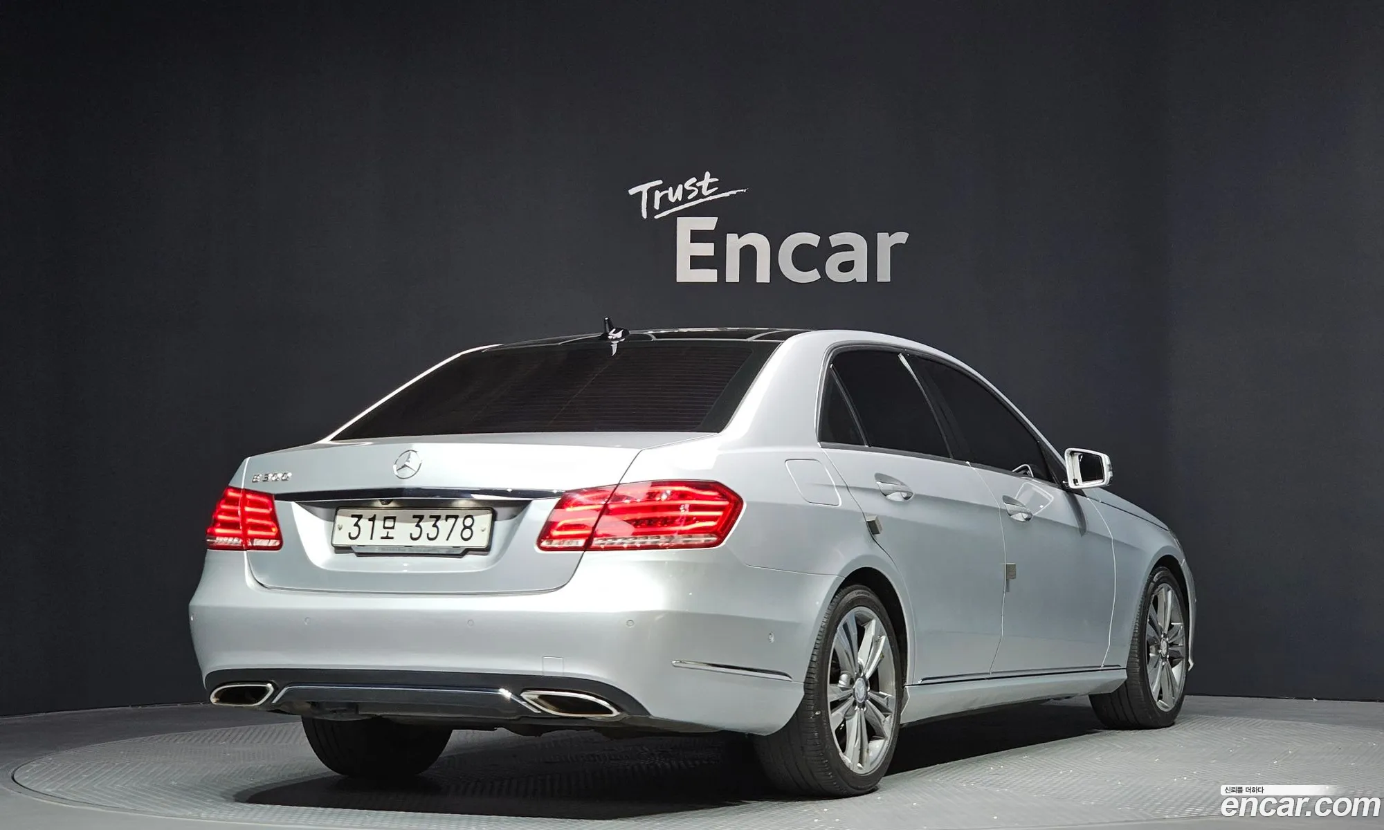 Mercedes-Benz E-Class W212 2013 WDDHF5FB7EA801278 — 12