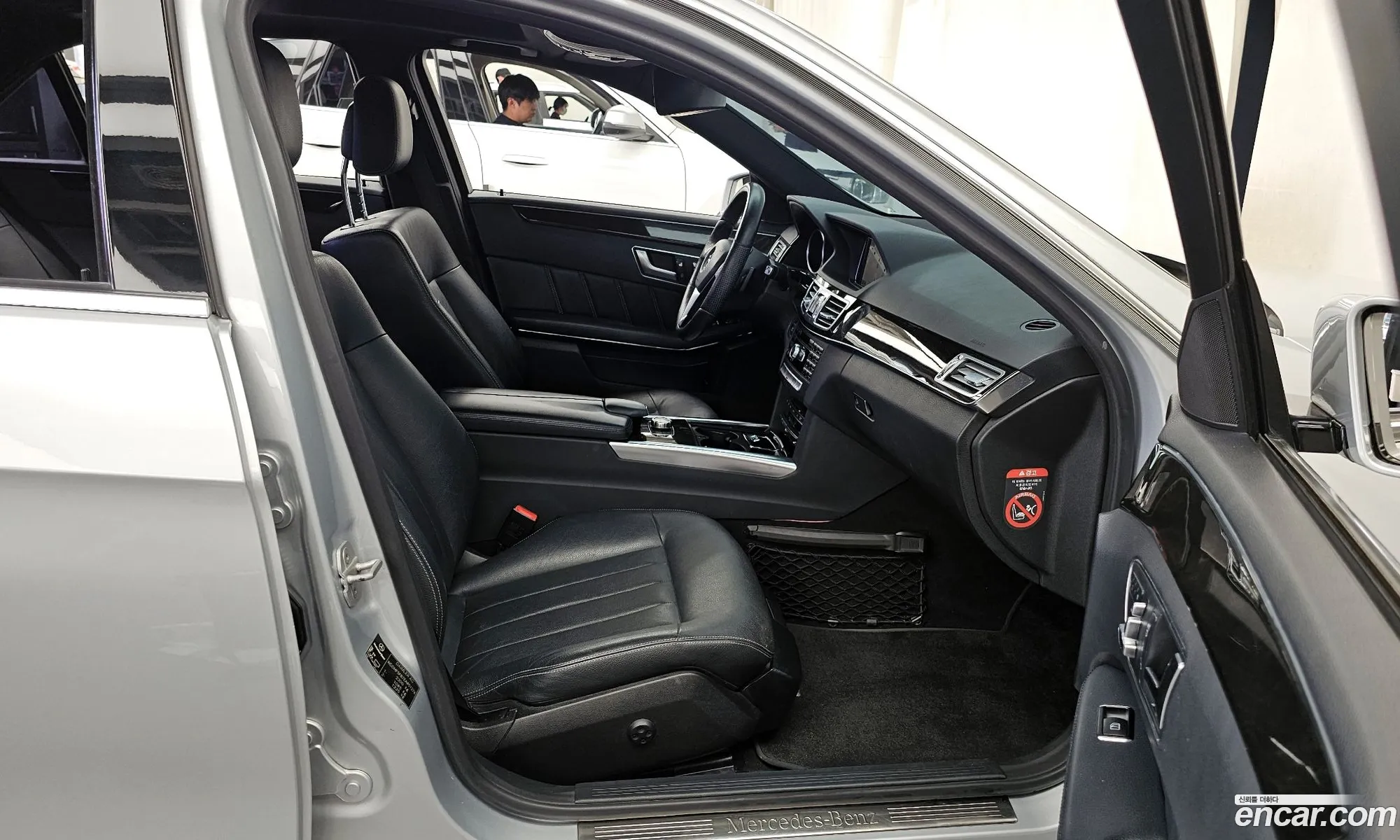 Mercedes-Benz E-Class W212 2013 WDDHF5FB7EA801278 — 3
