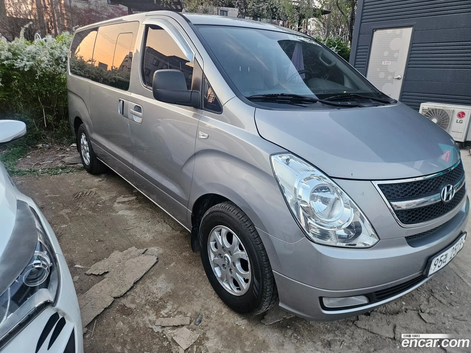 Hyundai Grand Starex 2012 — 2