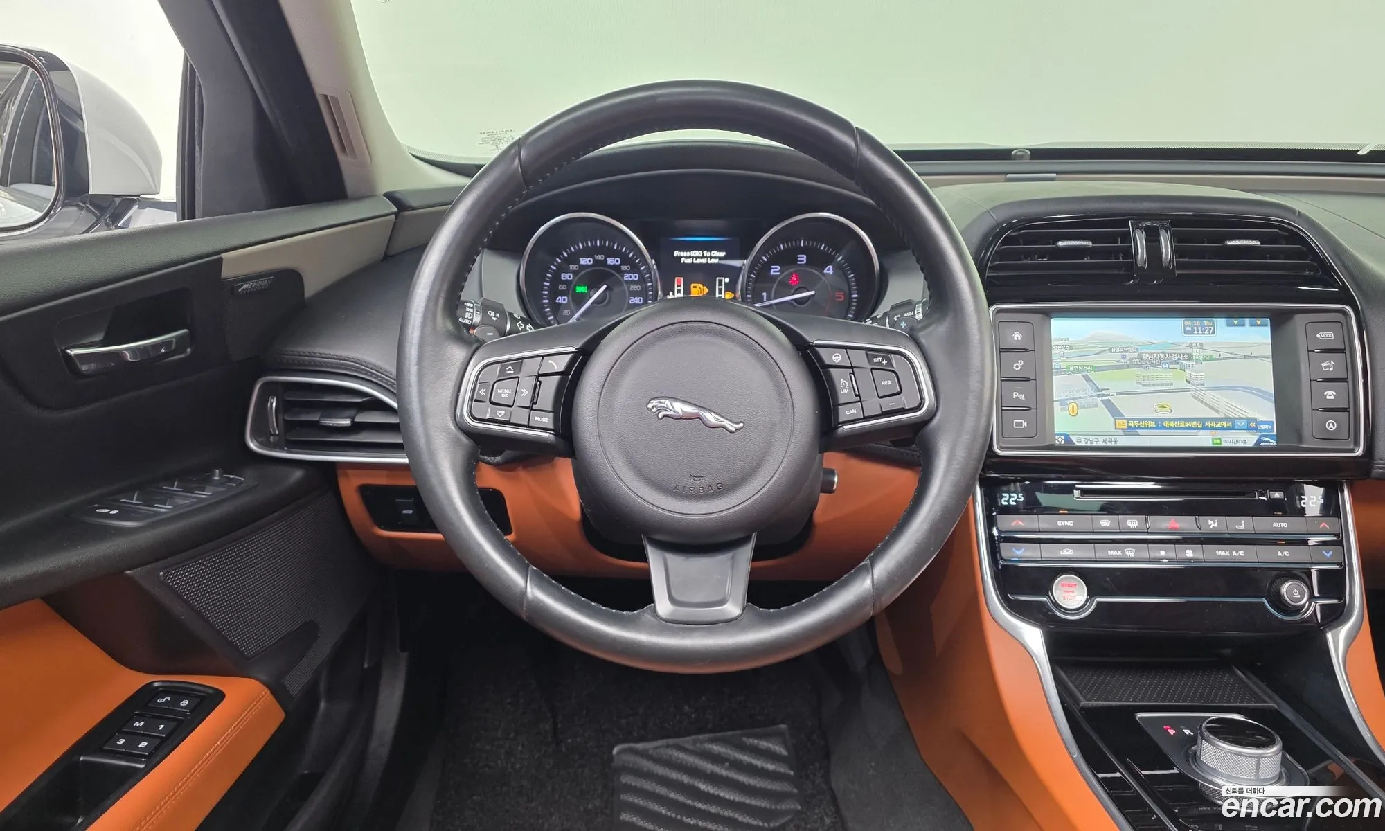 Jaguar XE 2015 — 3