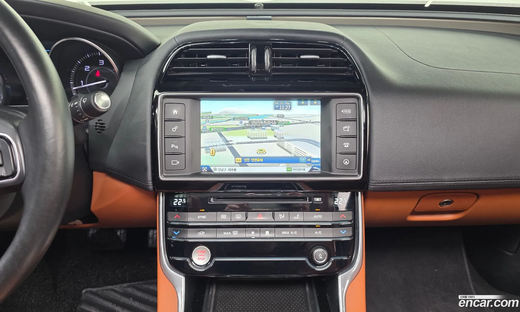 Jaguar XE 2015 — 9
