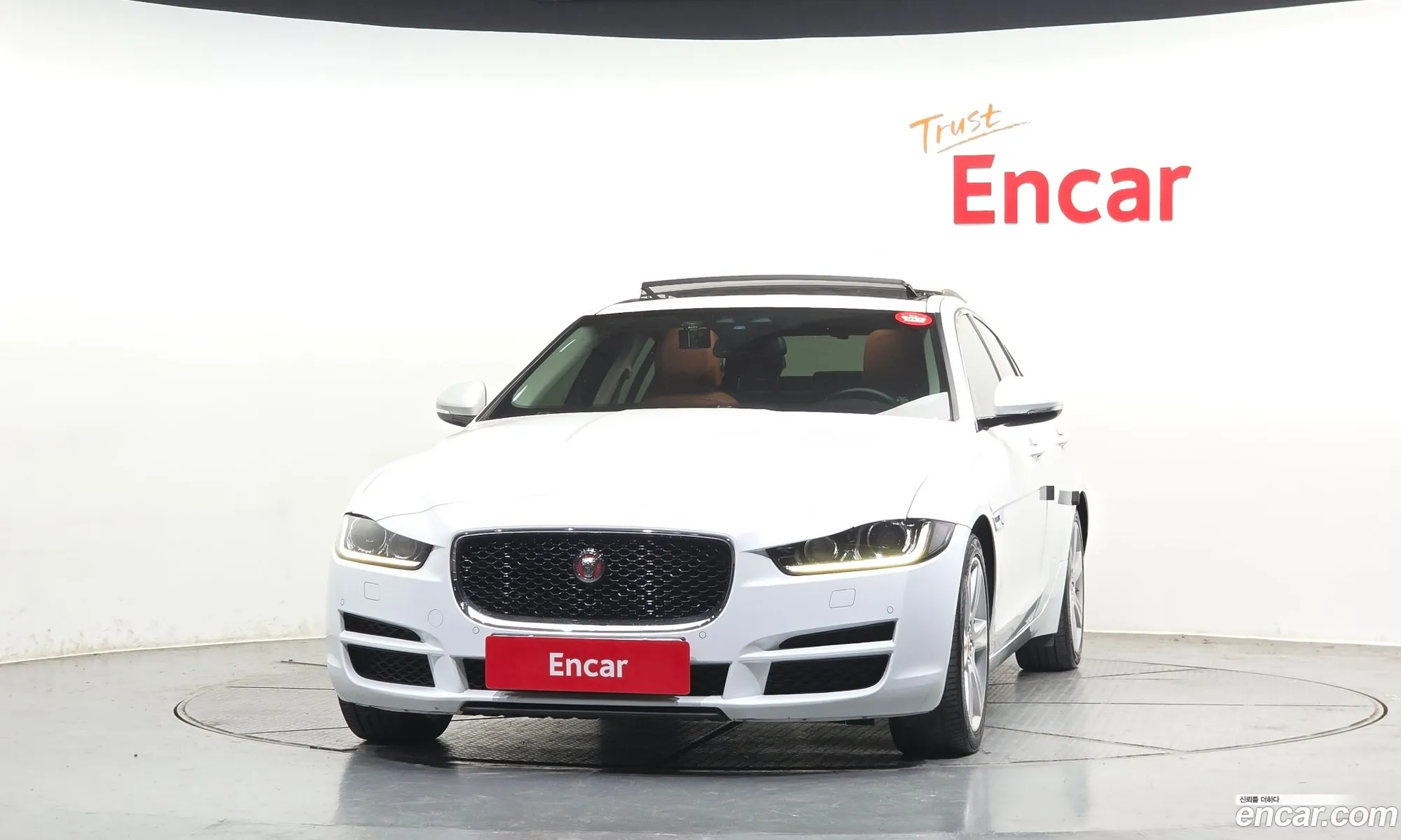 Jaguar XE 2015 — 16