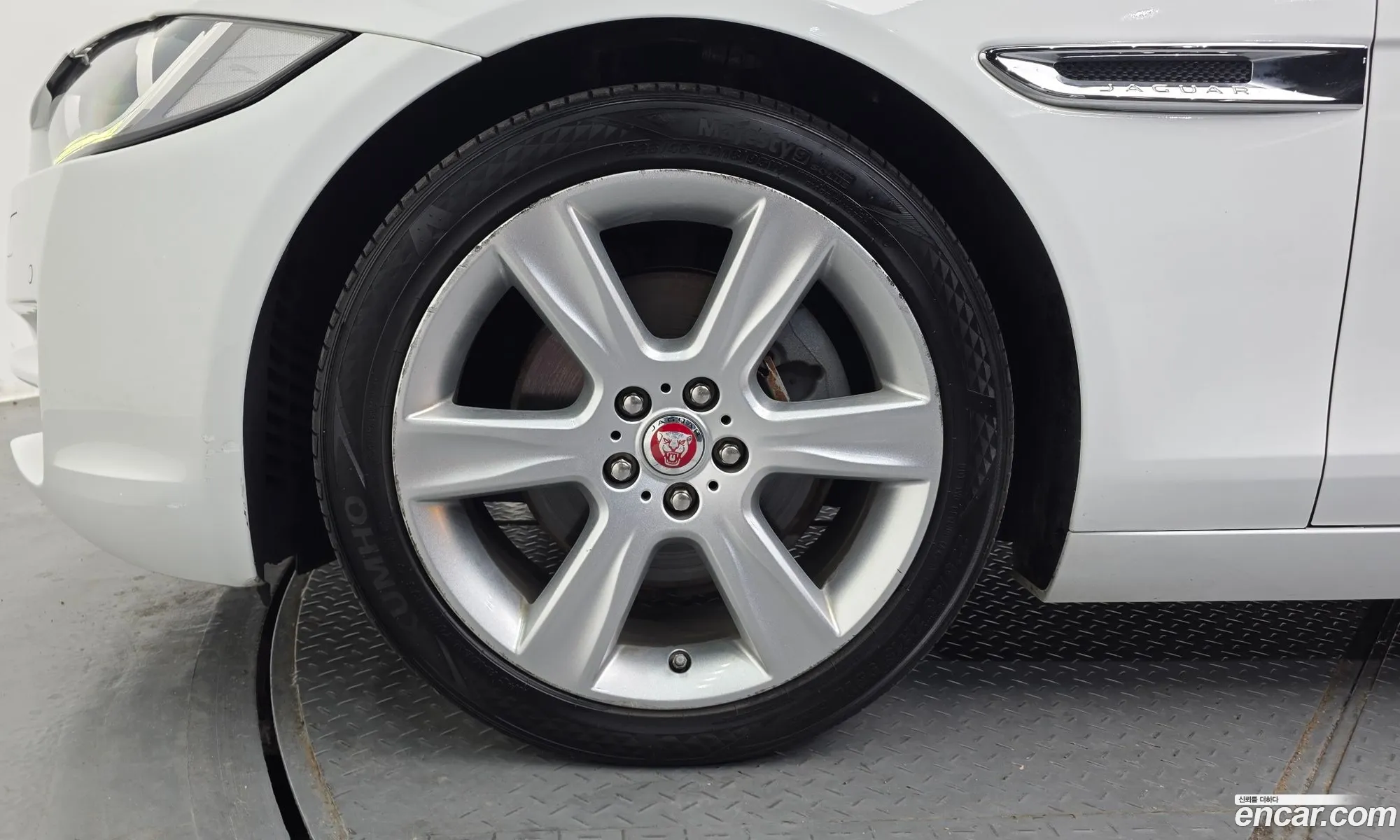 Jaguar XE 2015 — 8