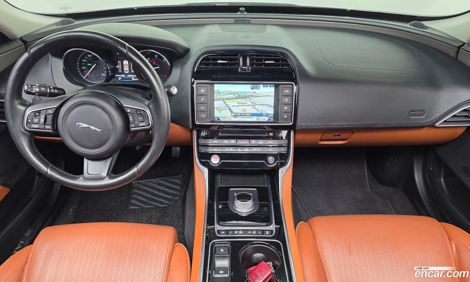 Jaguar XE 2015 — 20