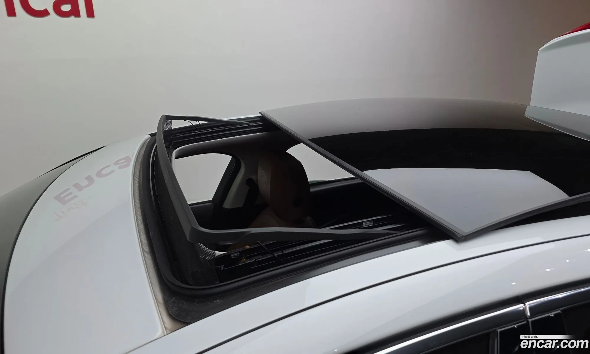 Jaguar XE 2015 — 10