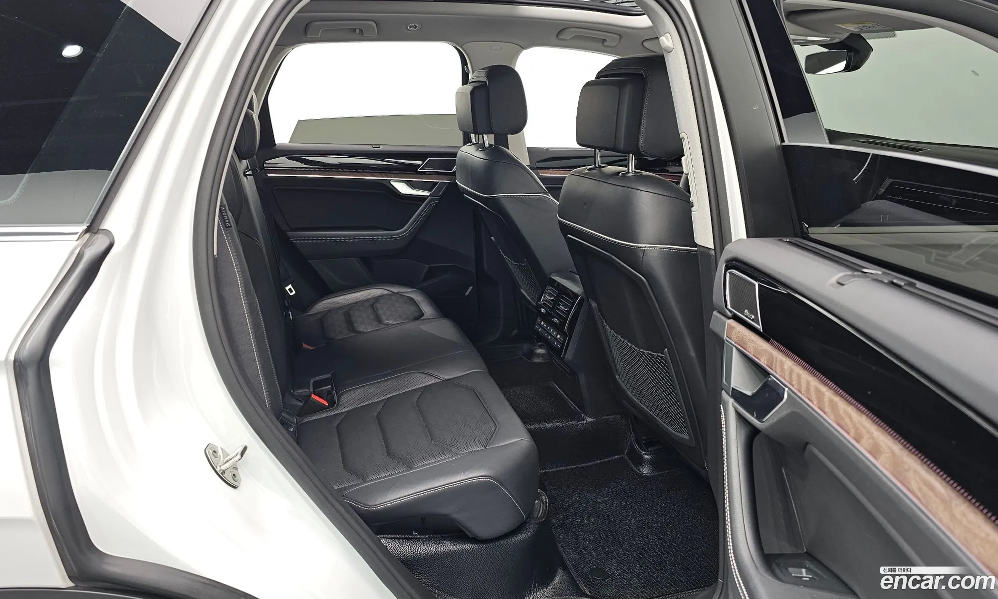 Volkswagen Touareg 2024 — 14