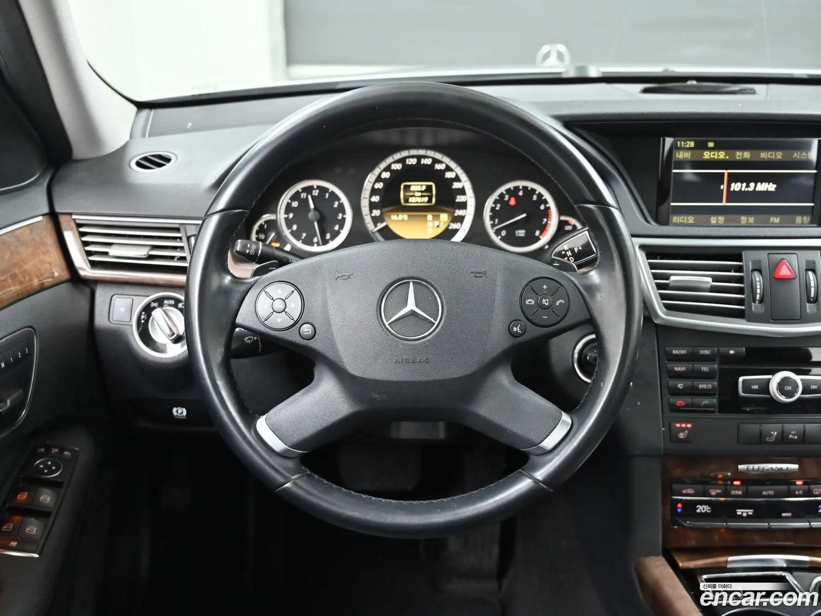 Mercedes-Benz E-Class W212 2011 — 12
