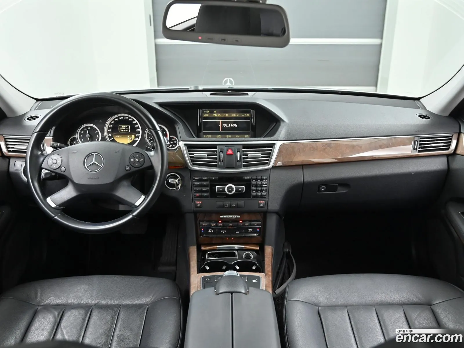 Mercedes-Benz E-Class W212 2011 — 16