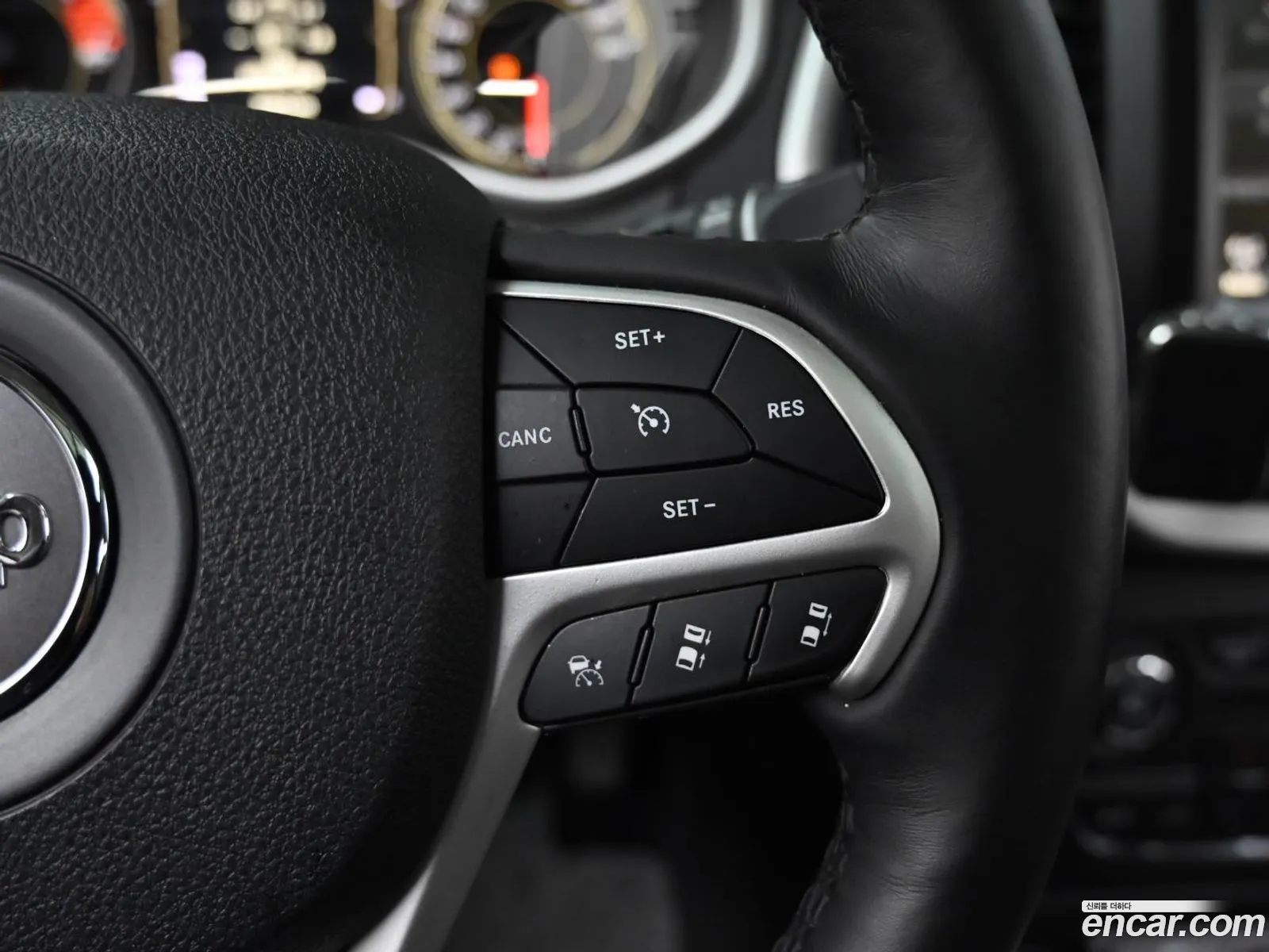 Jeep Cherokee 2018 — 19