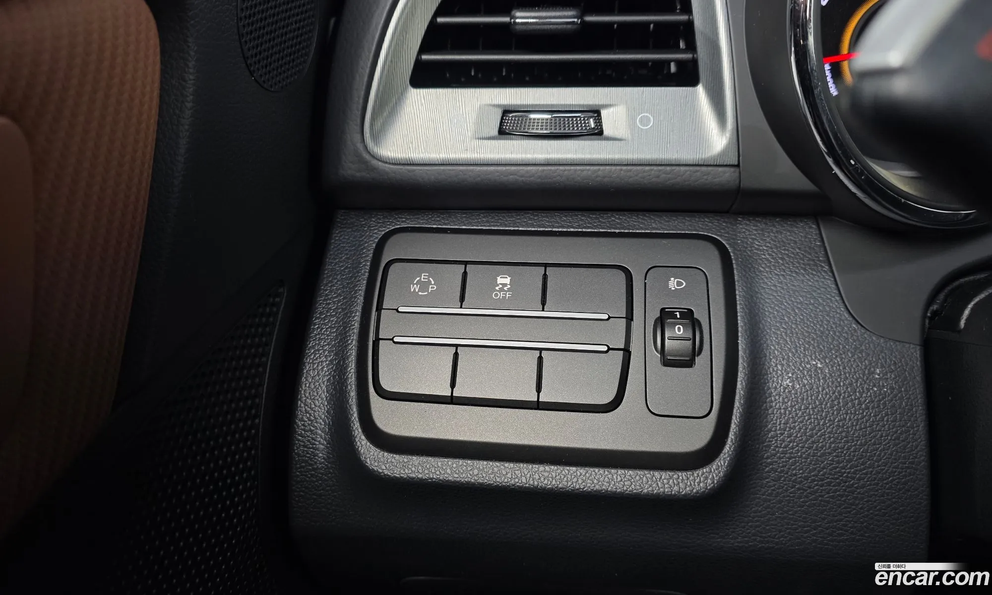 KG Mobility (SsangYong) Tivoli Armour 2018 — 18