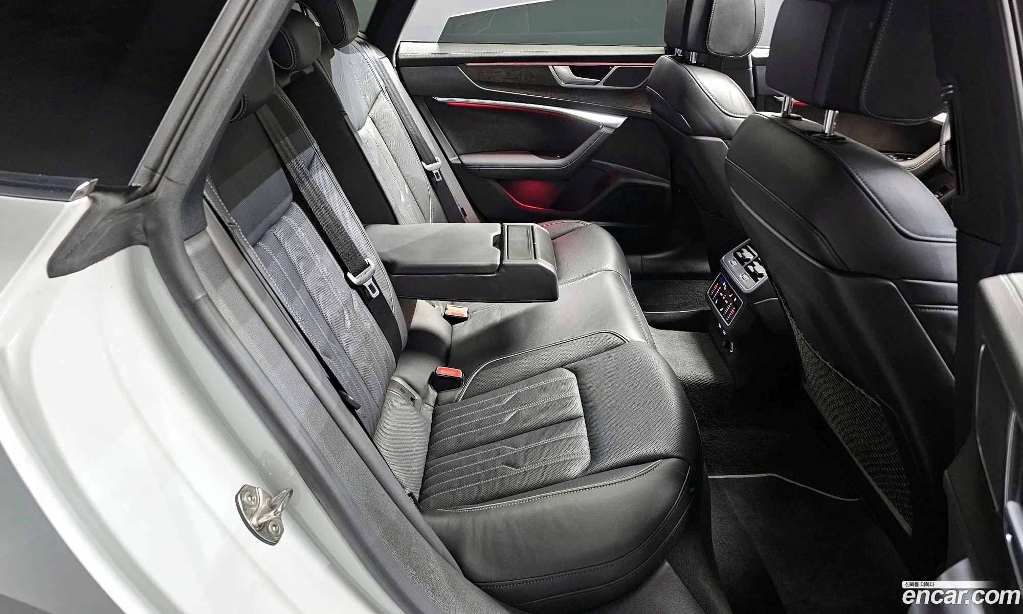 Audi A7 2020 WAUZZZF20LN093861 — 26