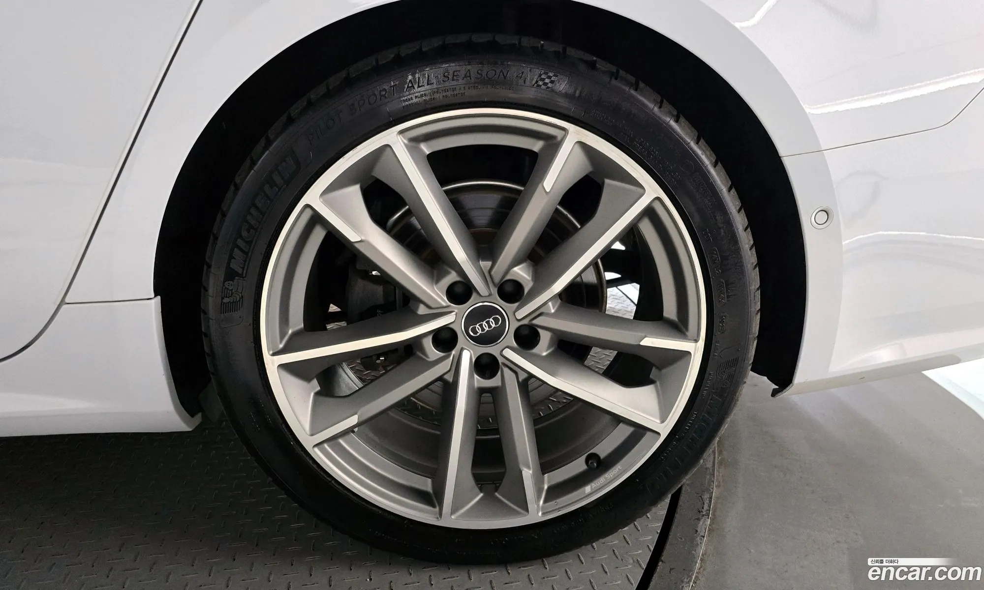 Audi A7 2020 WAUZZZF20LN093861 — 7