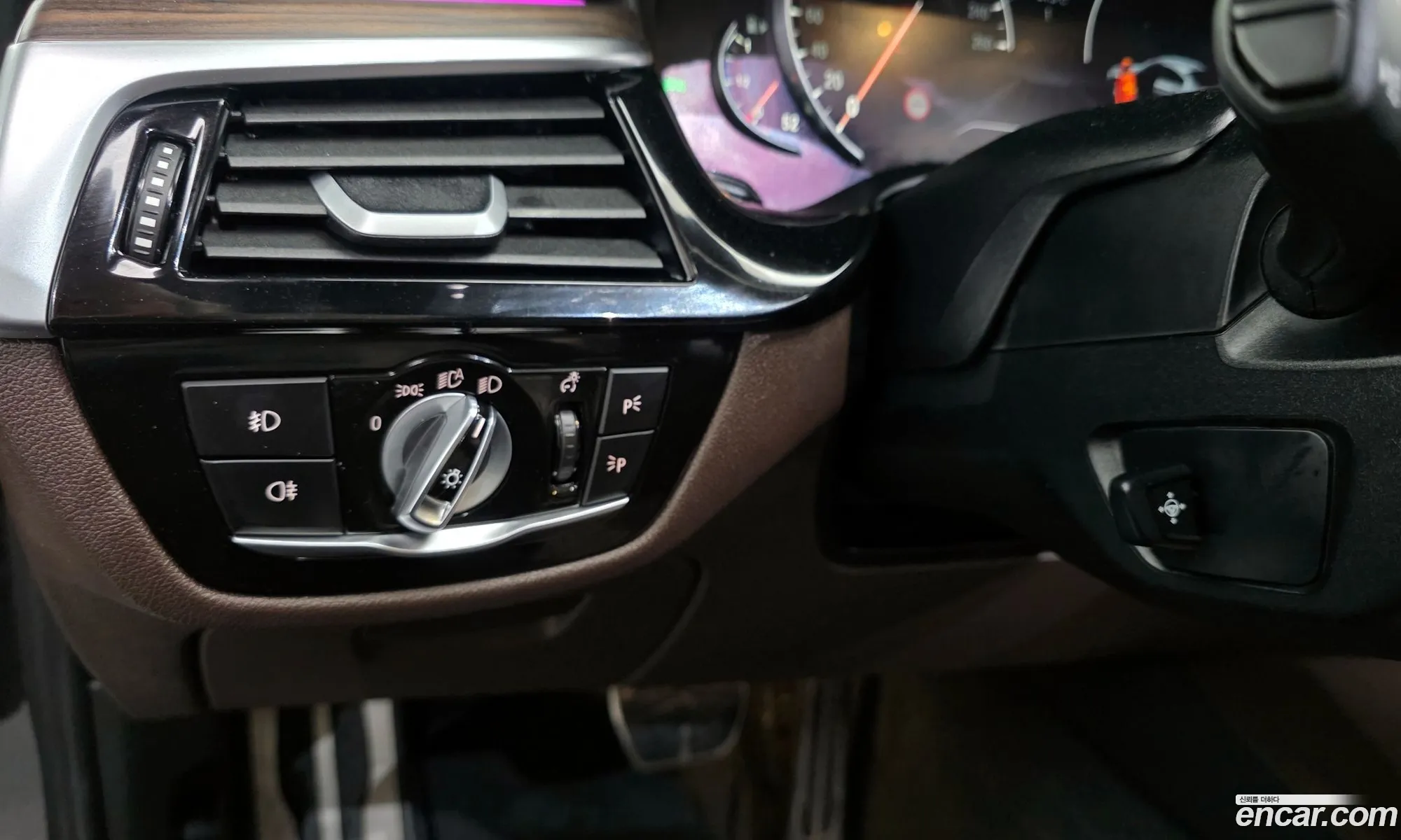BMW 5 Series 2018 WBAJD3101JB255090 — 31