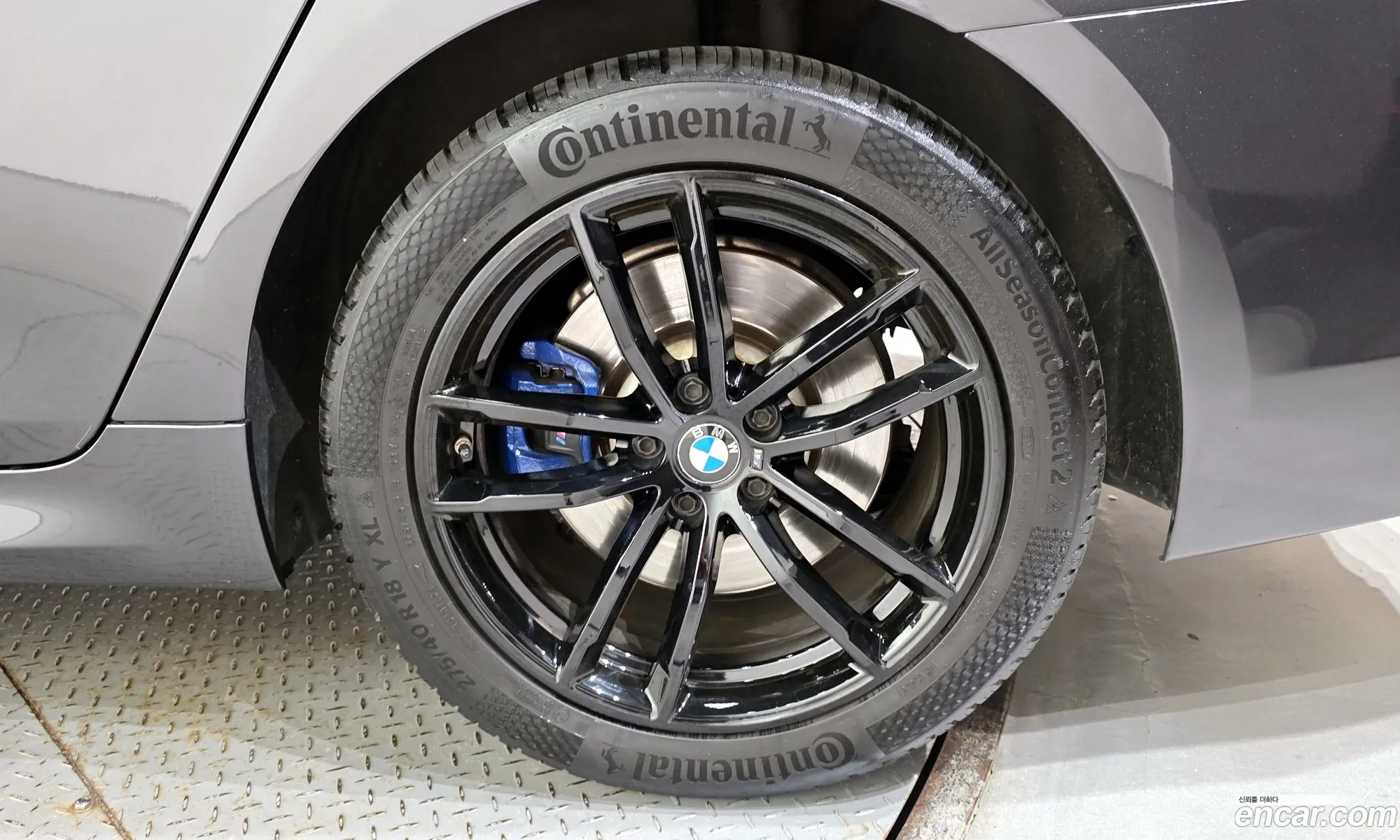 BMW 5 Series 2018 WBAJD3101JB255090 — 2