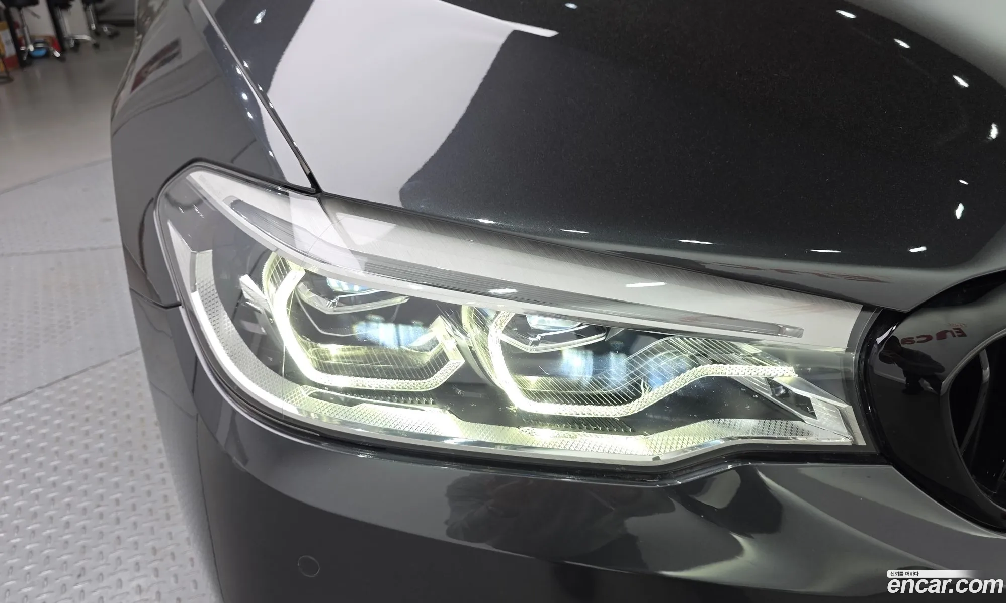 BMW 5 Series 2018 WBAJD3101JB255090 — 12