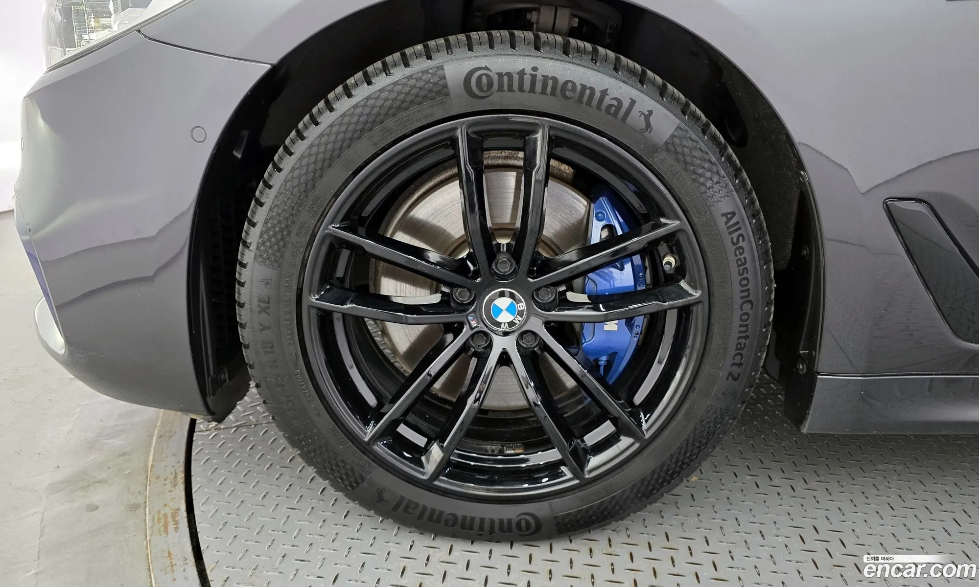 BMW 5 Series 2018 WBAJD3101JB255090 — 29