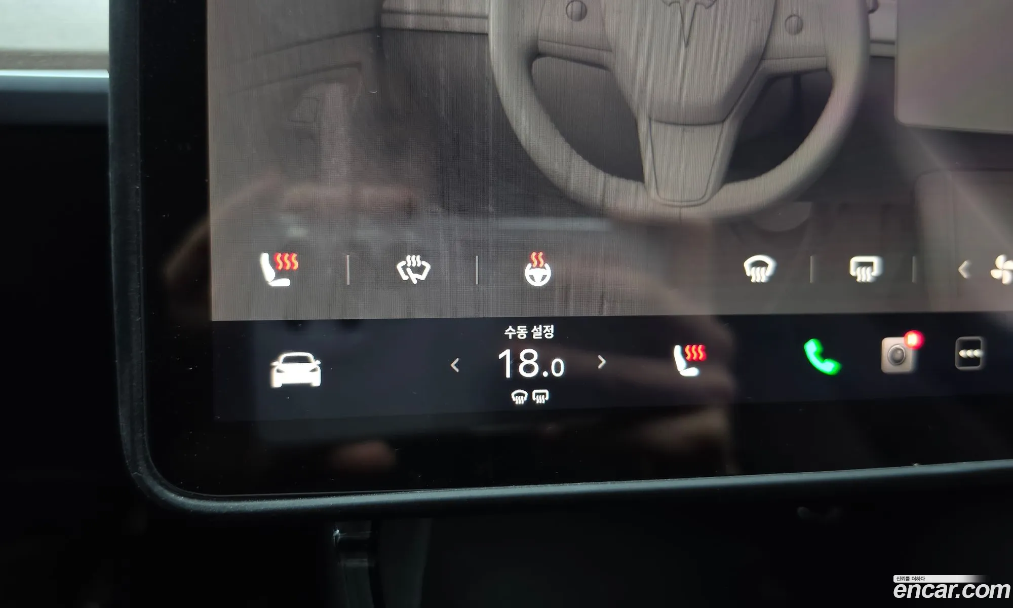 Tesla Model Y 2025 — 24