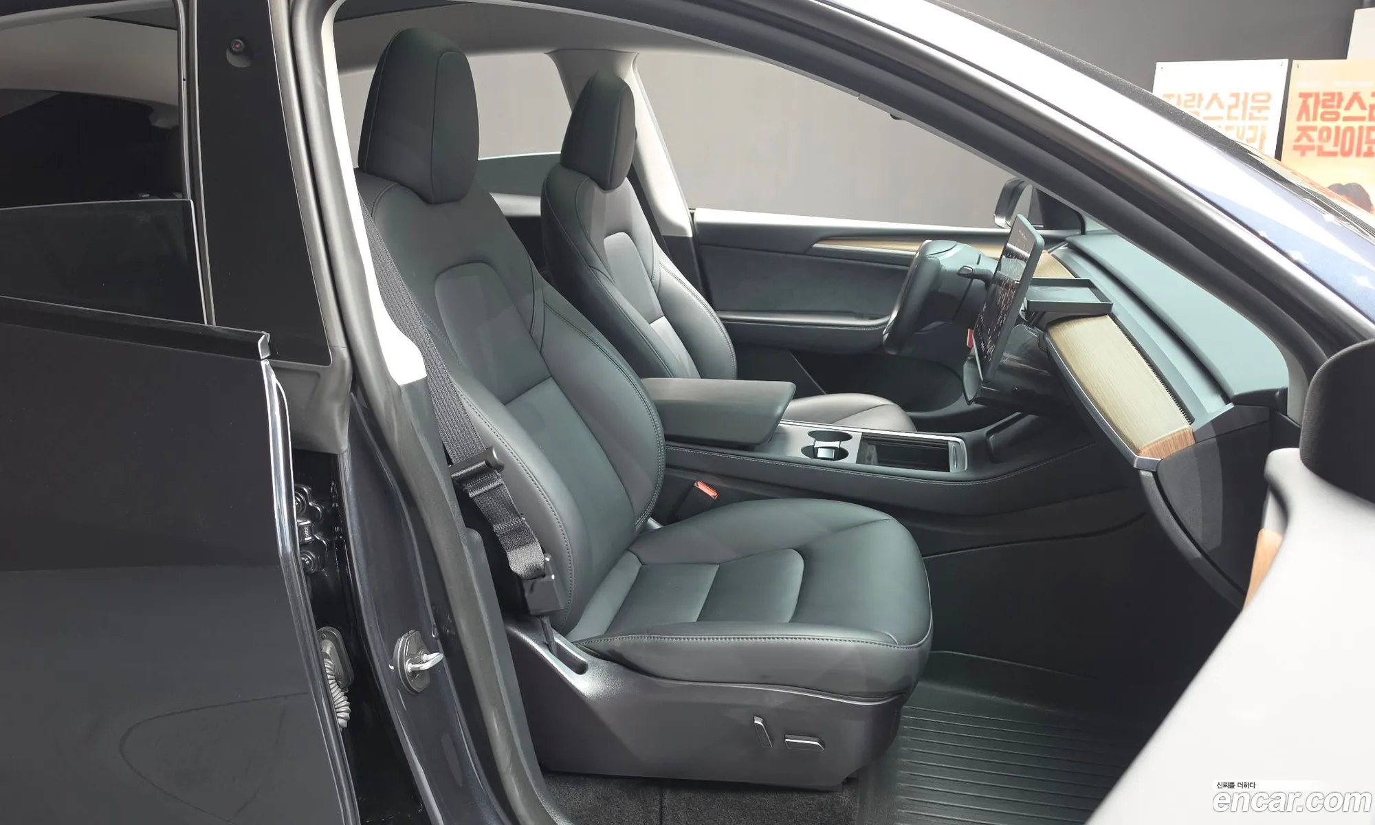 Tesla Model Y 2025 — 16