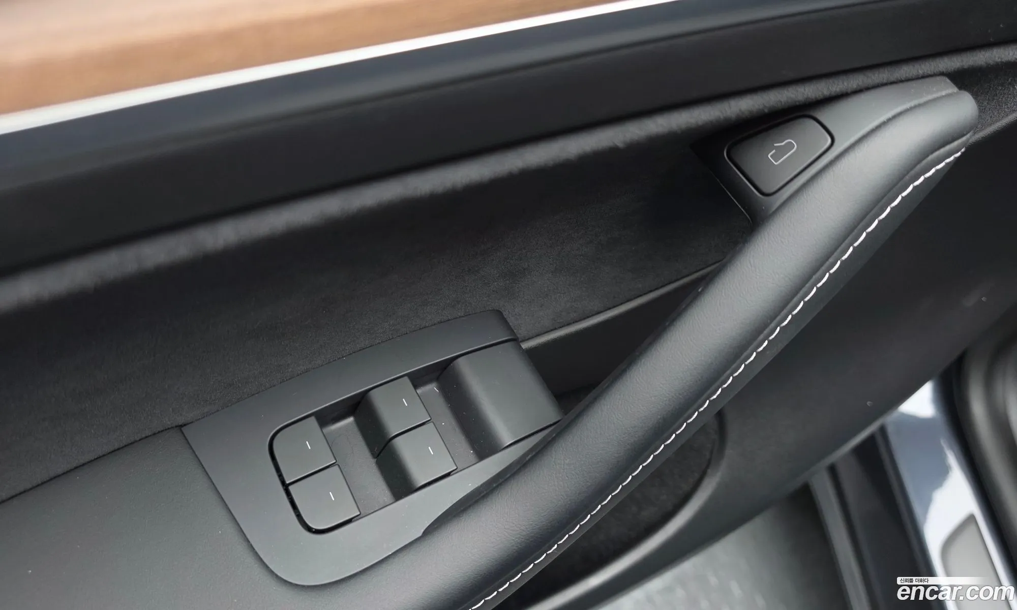 Tesla Model Y 2025 — 2