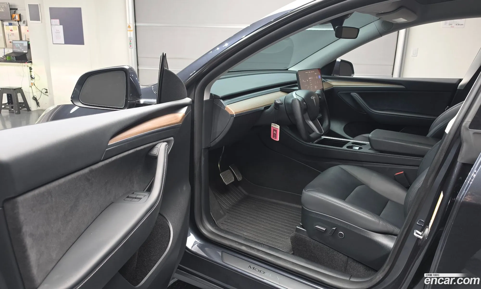Tesla Model Y 2025 — 13