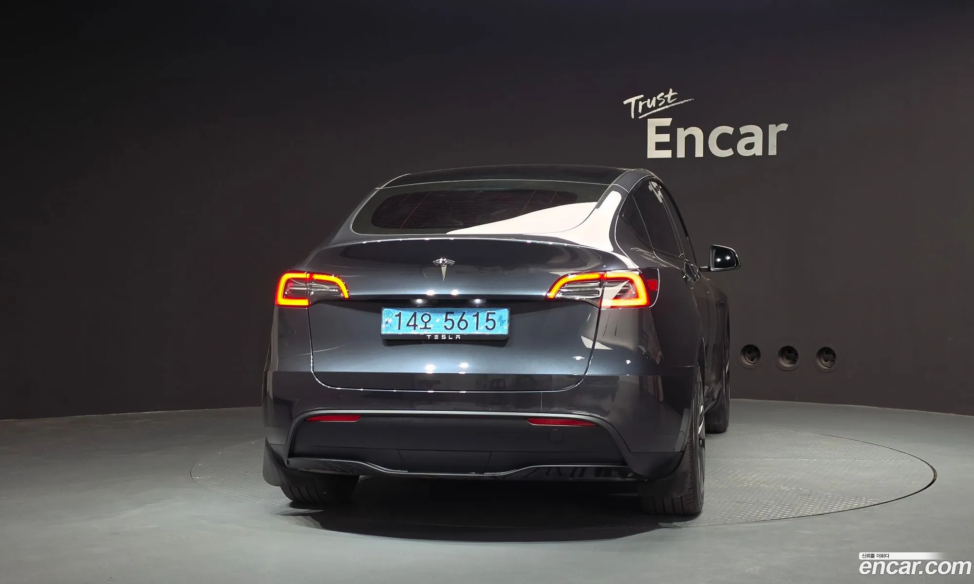 Tesla Model Y 2025 — 28