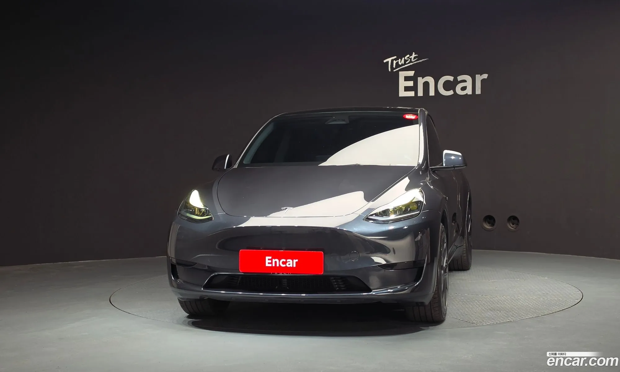 Tesla Model Y 2025 — 23