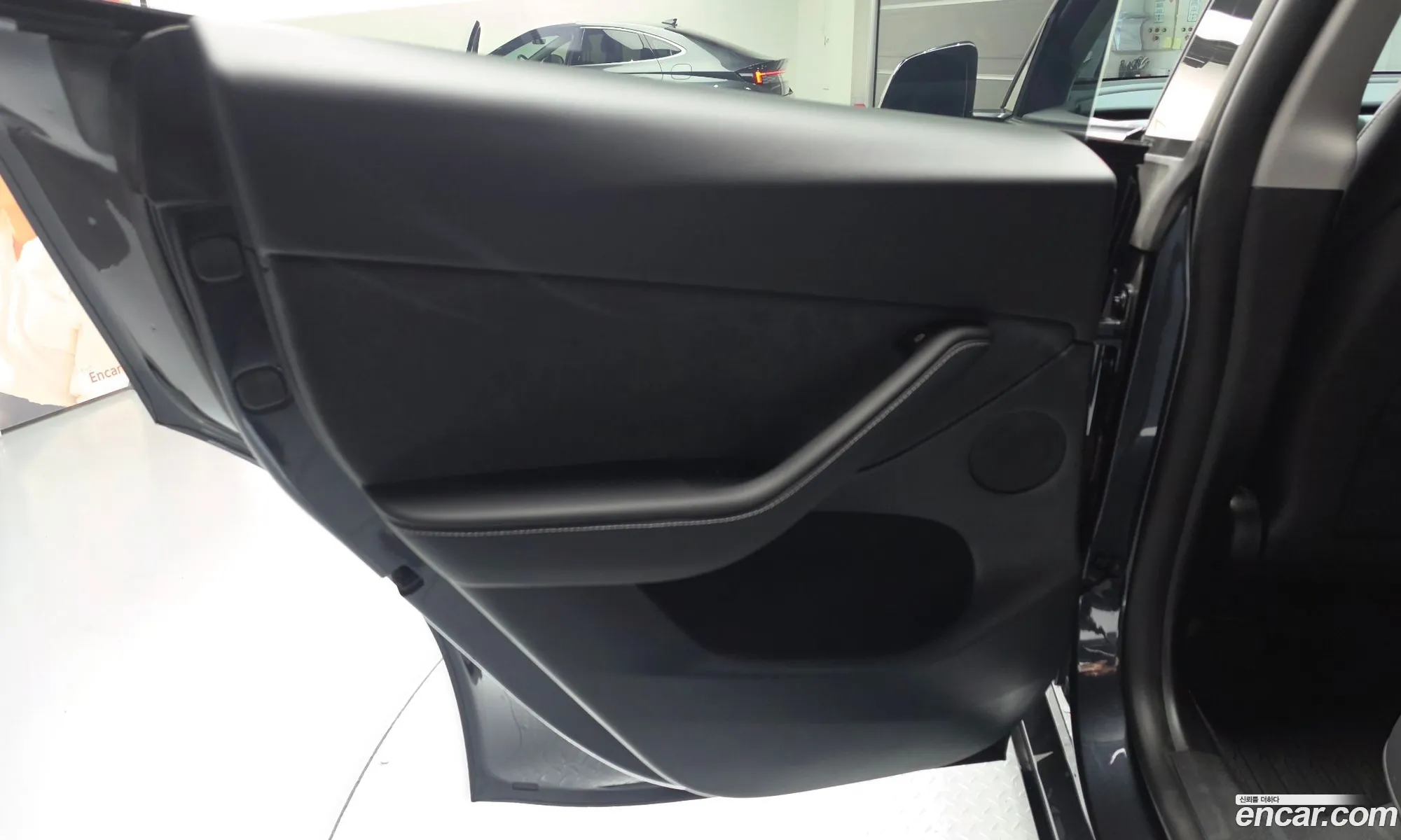 Tesla Model Y 2025 — 22