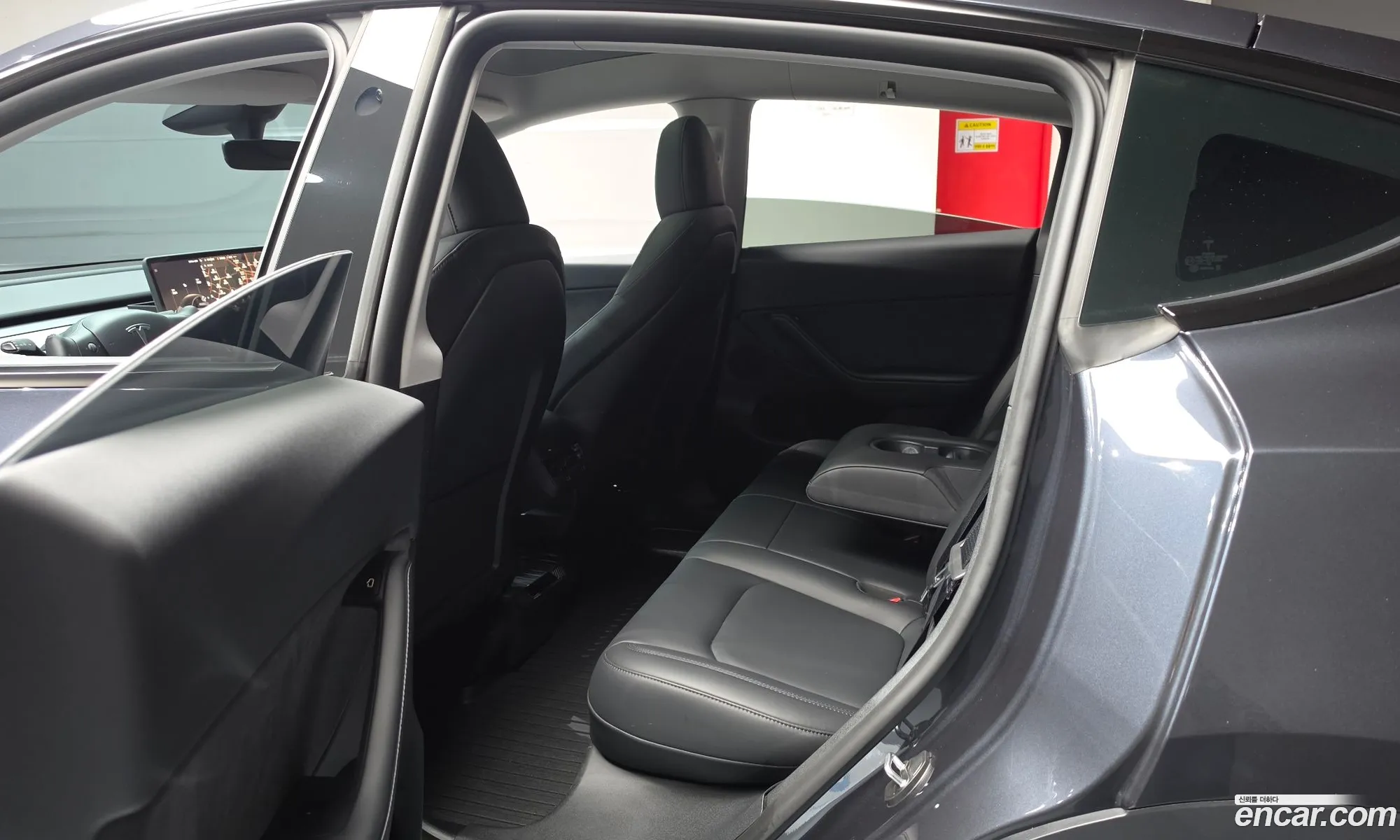 Tesla Model Y 2025 — 15