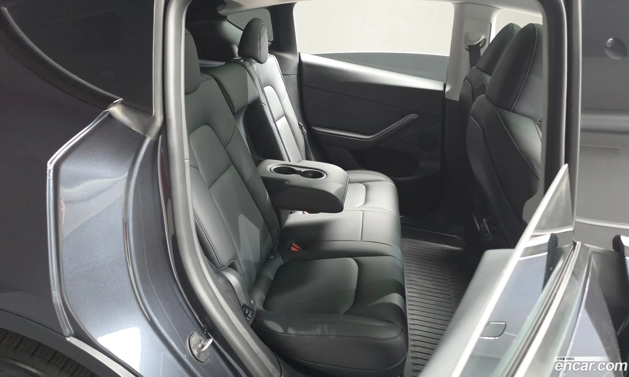 Tesla Model Y 2025 — 5