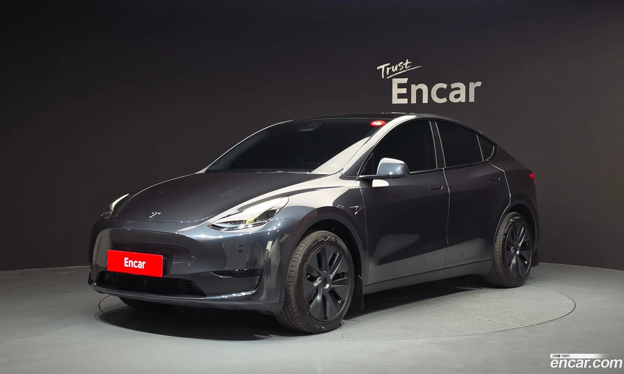 Tesla Model Y 2025 — 12