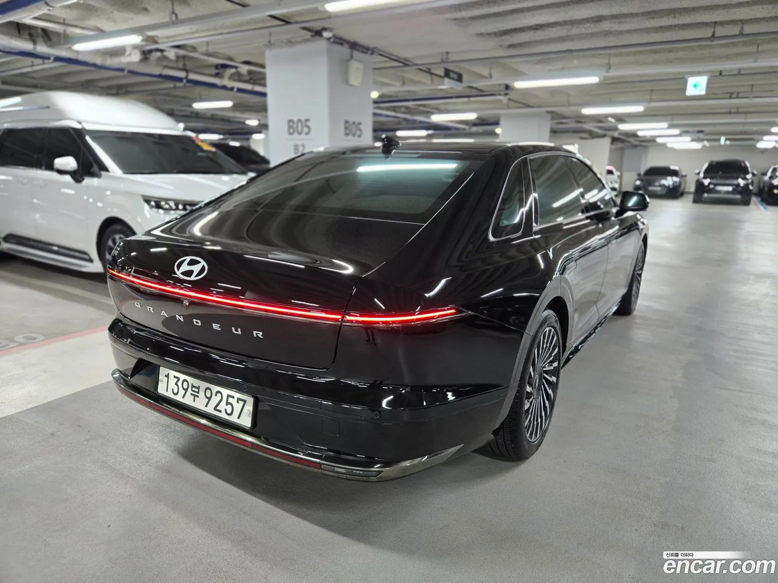 Hyundai Grandeur Hybrid 2023 — 17