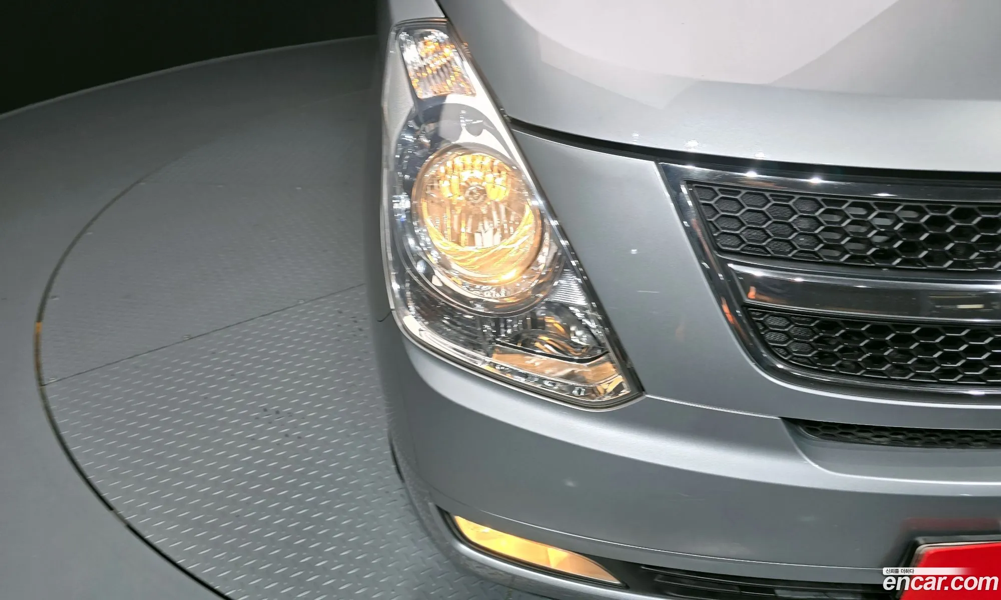 Hyundai Grand Starex 2013 — 28