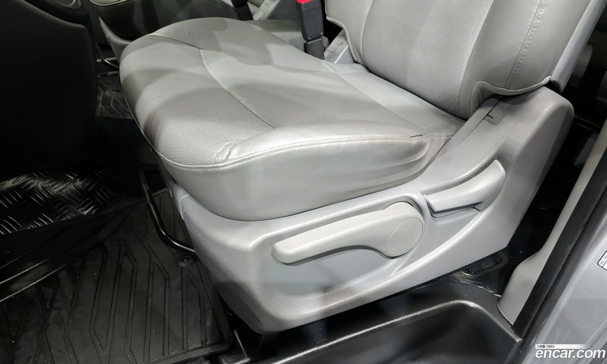 Hyundai Grand Starex 2013 — 30
