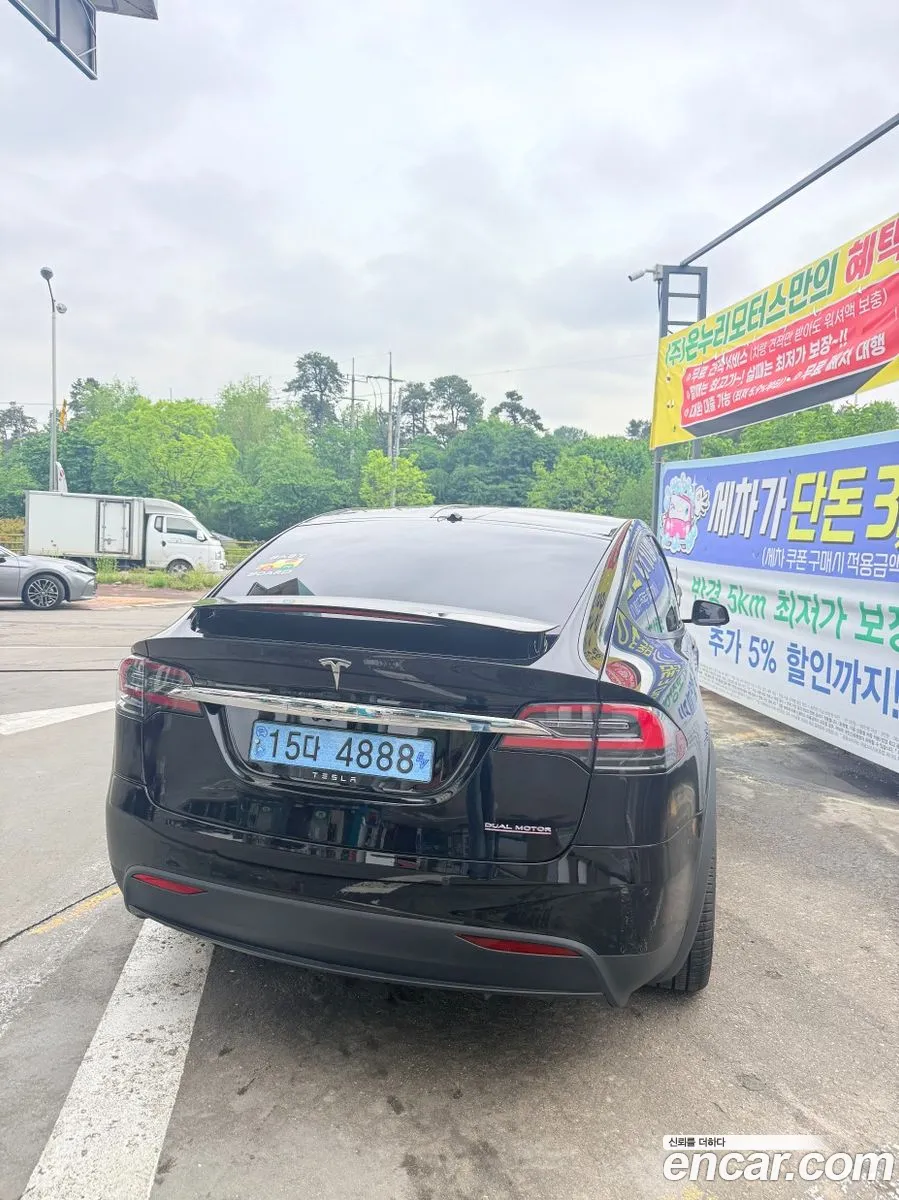 Tesla Model X 2020 — 10
