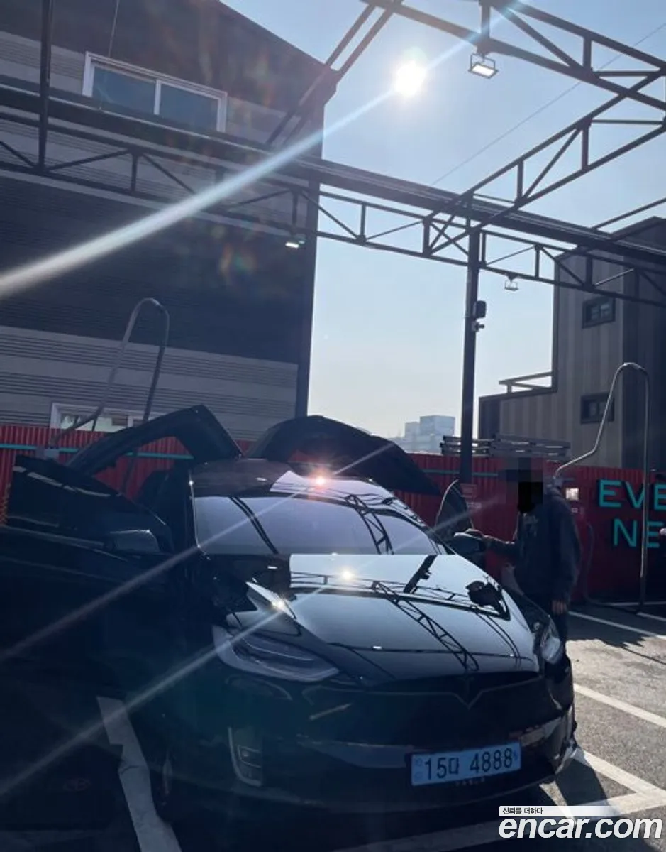 Tesla Model X 2020 — 14
