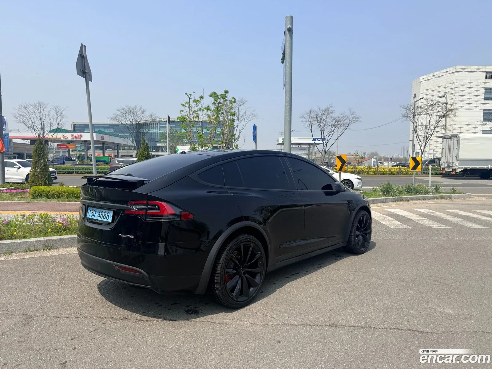 Tesla Model X 2020 — 12
