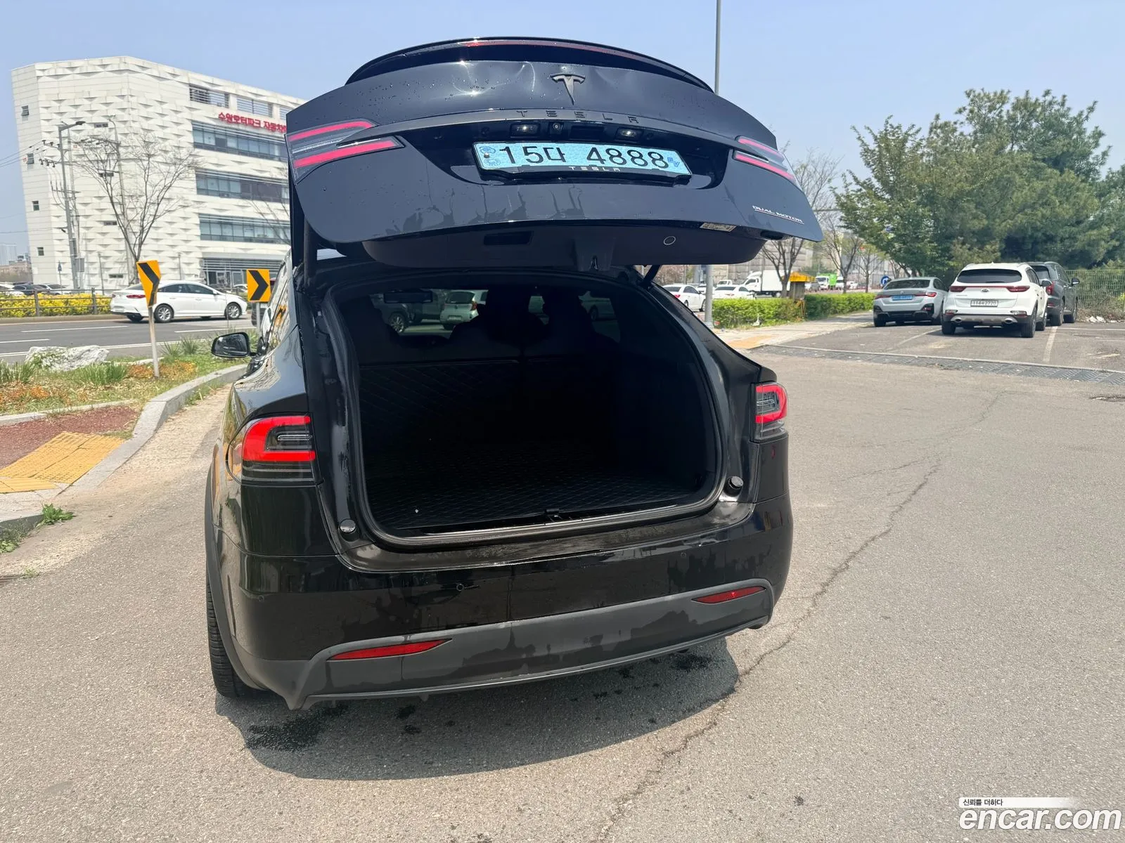 Tesla Model X 2020 — 11
